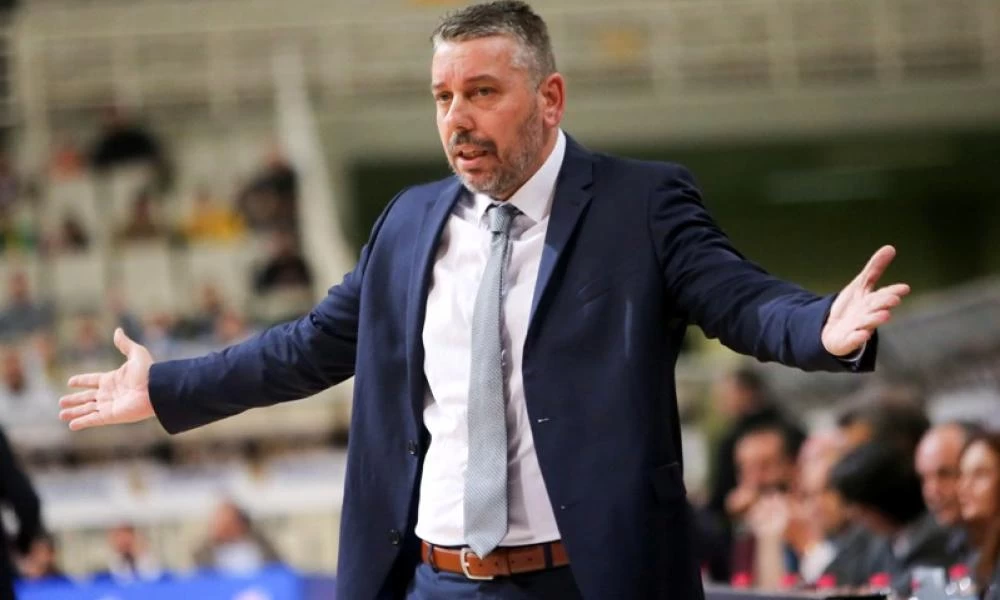 Την λύση της συνεργασίας της με τον Ηλία Παπαθεοδώρου ανακοίνωσε η ΑΕΚ